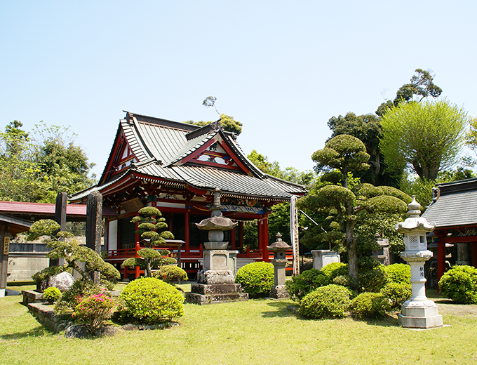 「清水の観音」として知られる子育て観音(十一面観音)を祀る寺。