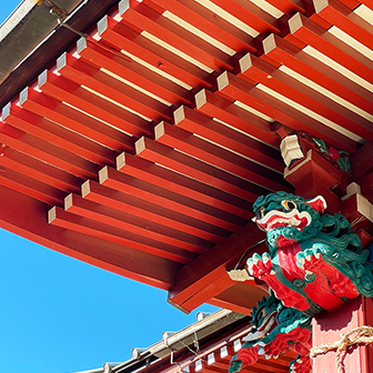 「清水の観音」として知られる子育て観音(十一面観音)を祀る寺。
